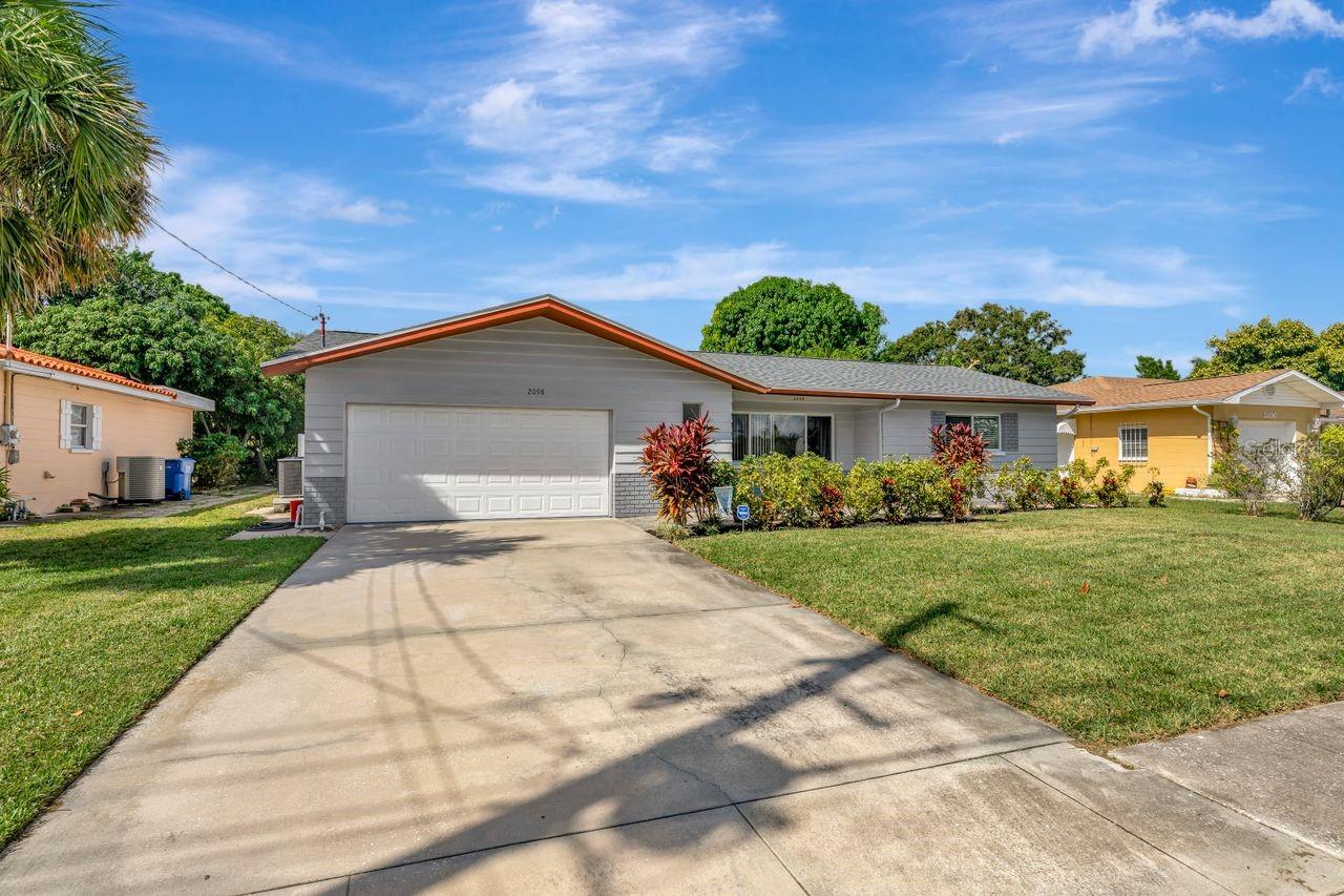 Image 3 of 52 For 2098 35th Street N