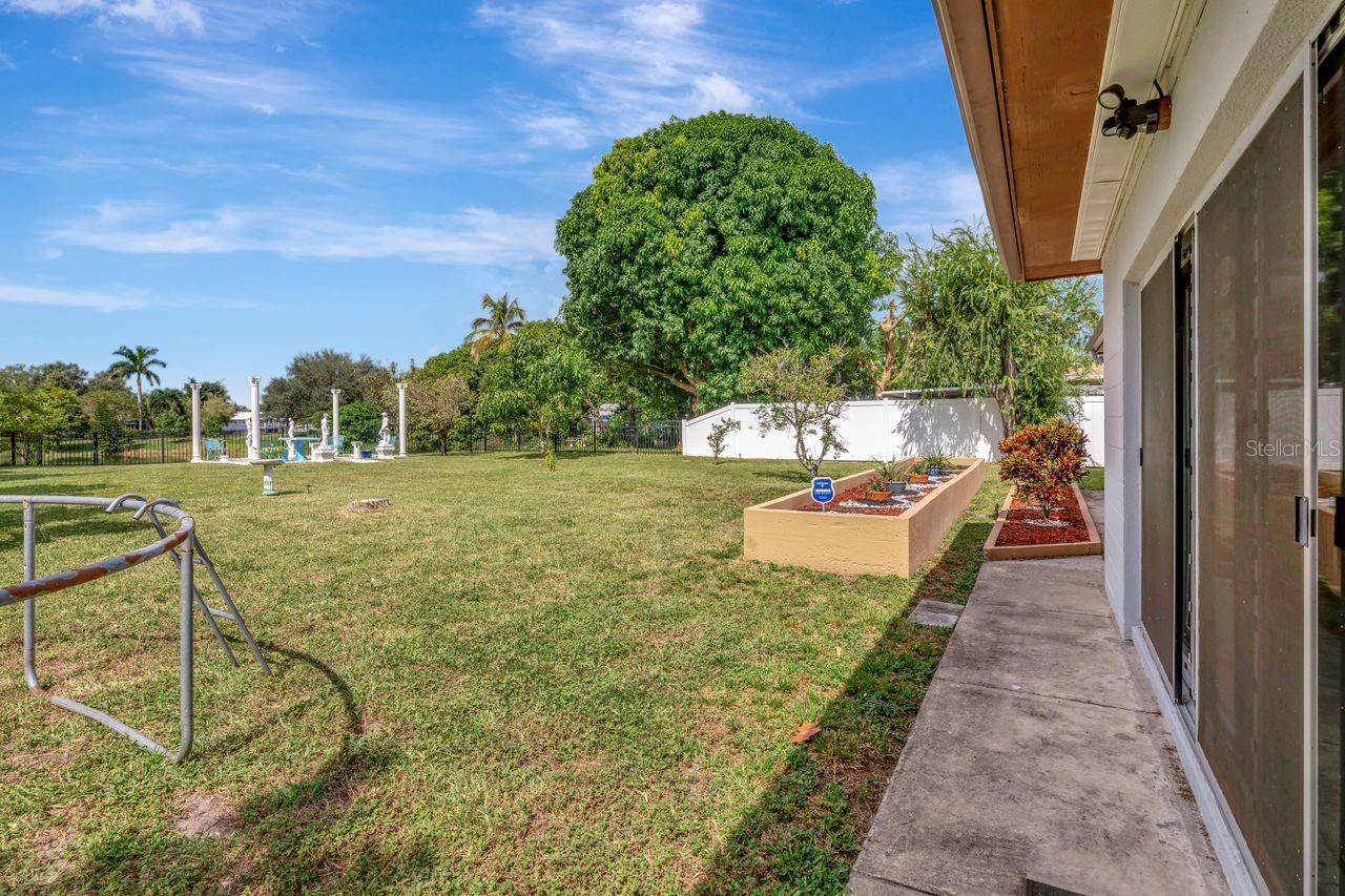 Image 33 of 52 For 2098 35th Street N