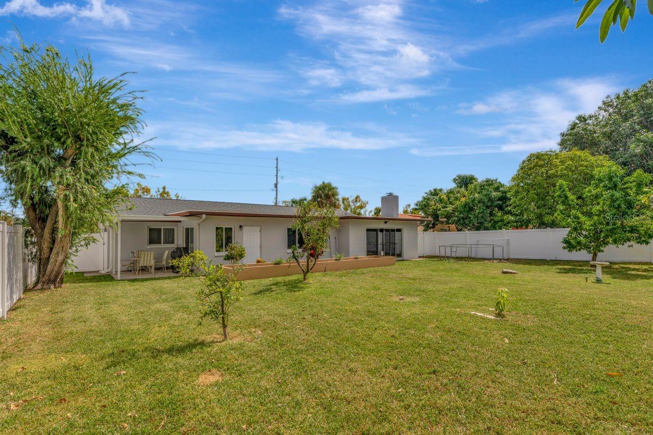 Image 37 of 52 For 2098 35th Street N