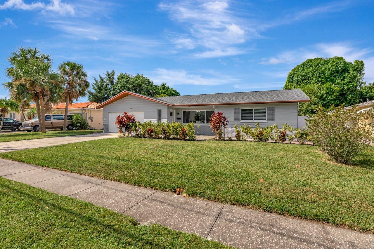 Image 4 of 52 For 2098 35th Street N