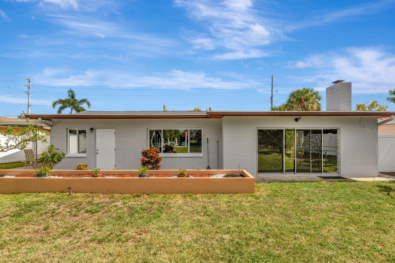 Image 46 of 52 For 2098 35th Street N
