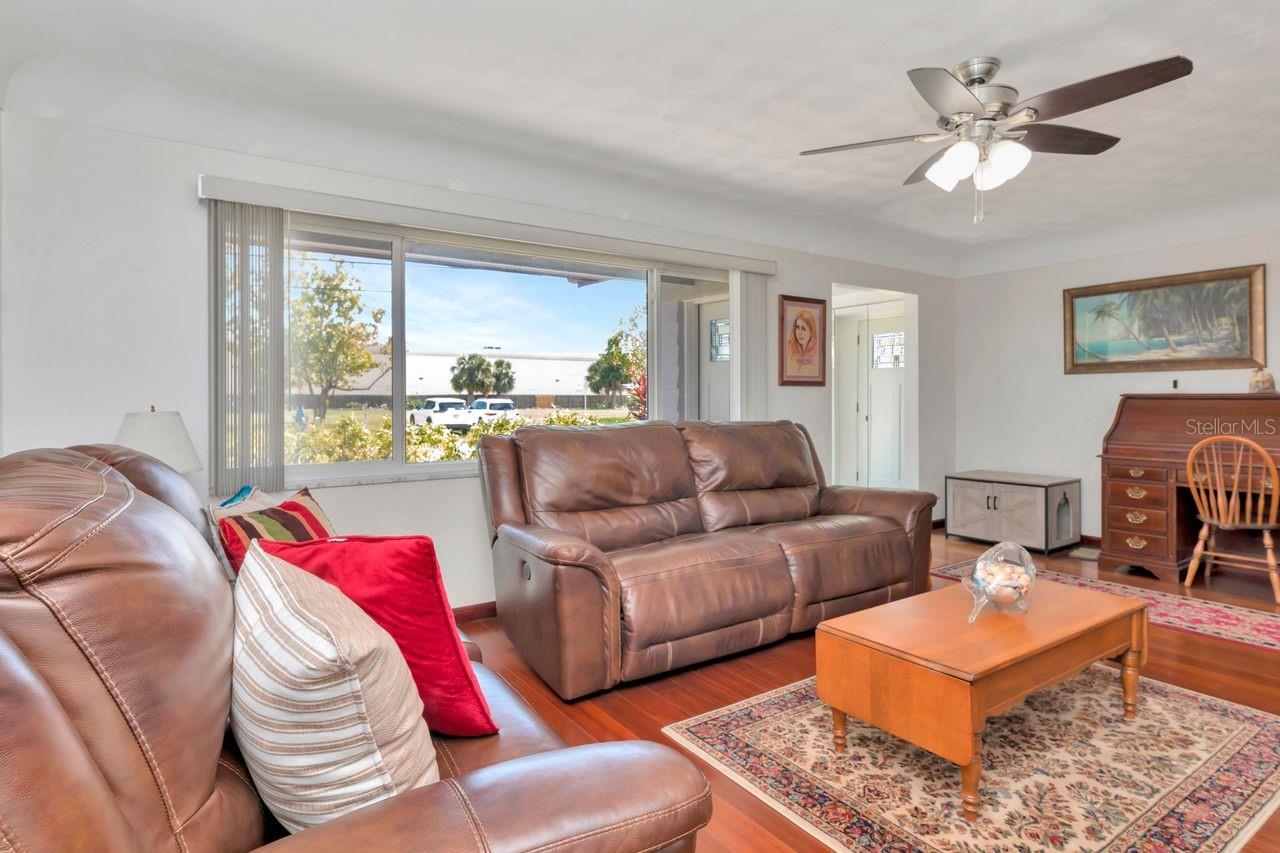 Image 9 of 52 For 2098 35th Street N