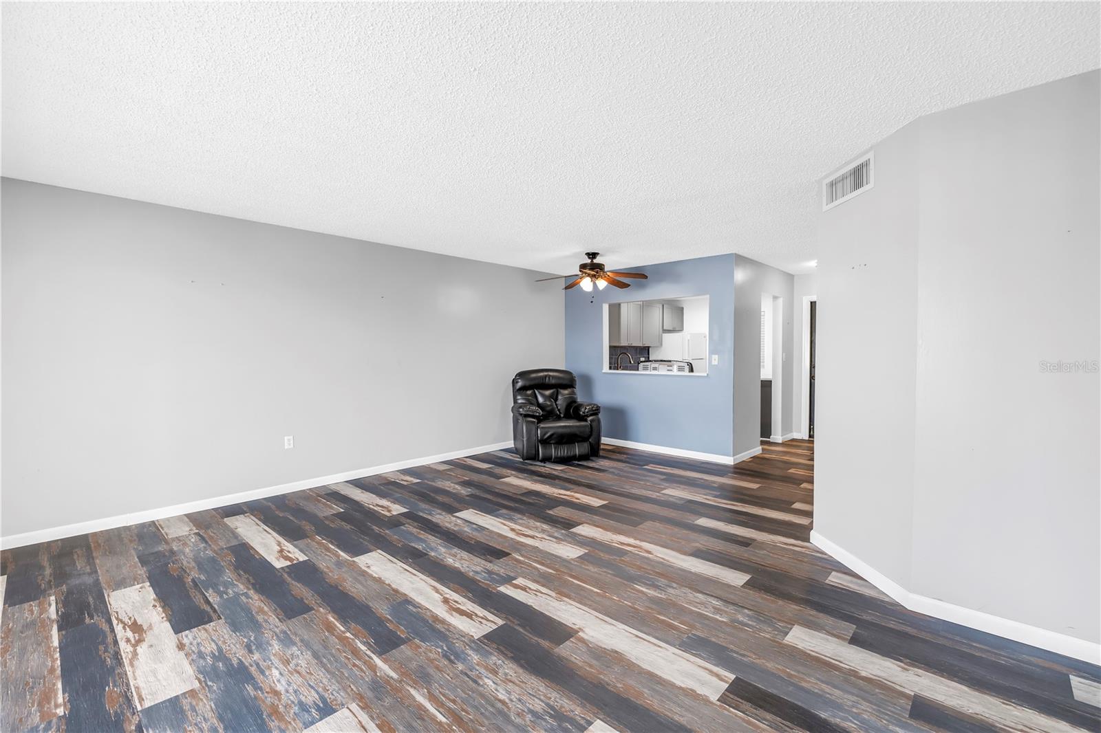 Image 11 of 52 For 6960 20th Avenue N 307