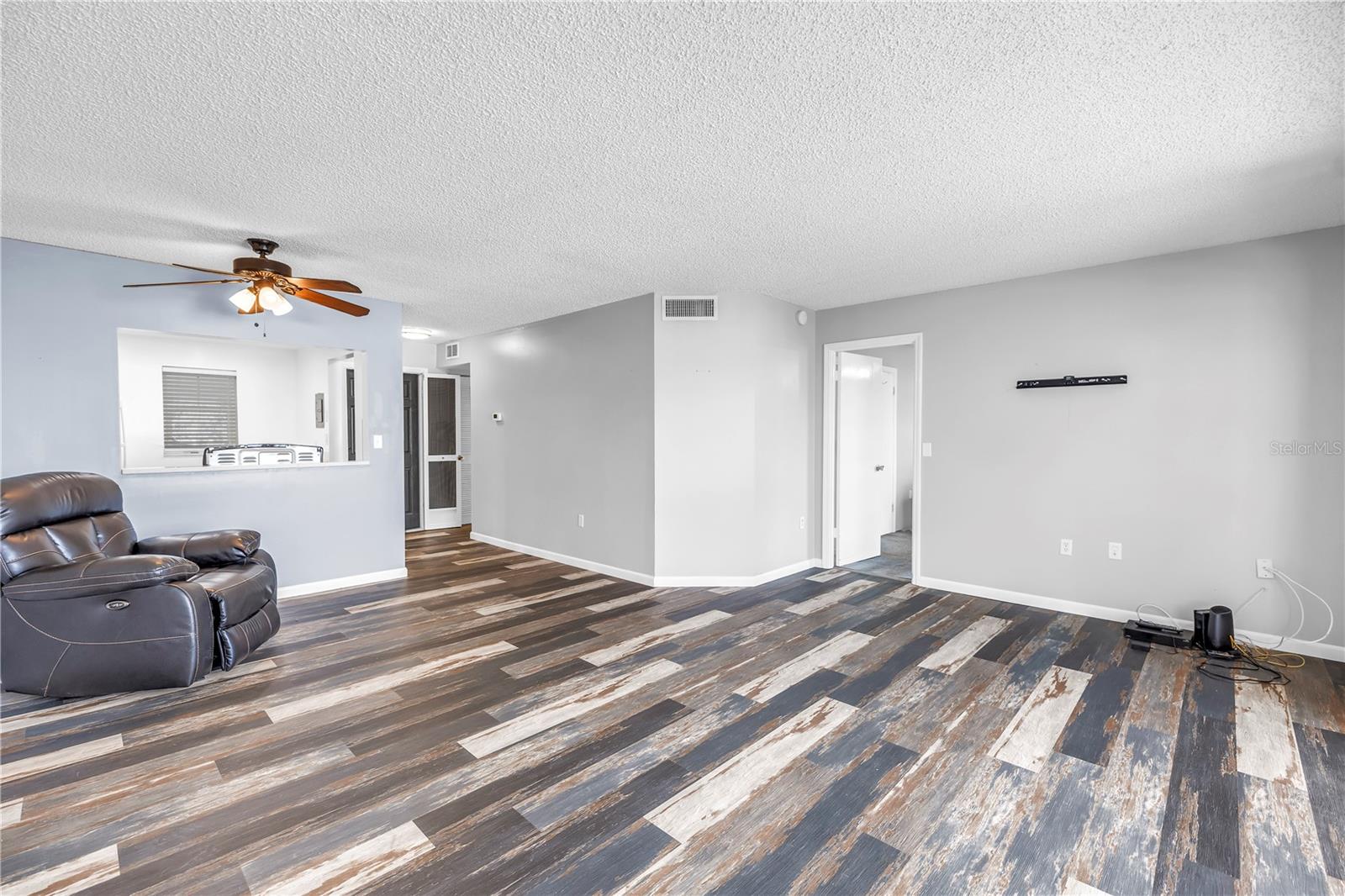 Image 13 of 52 For 6960 20th Avenue N 307