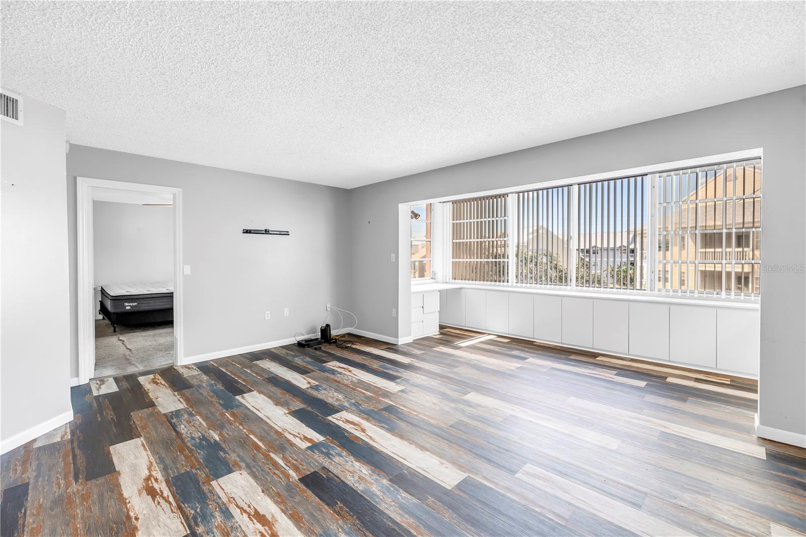 Image 14 of 52 For 6960 20th Avenue N 307