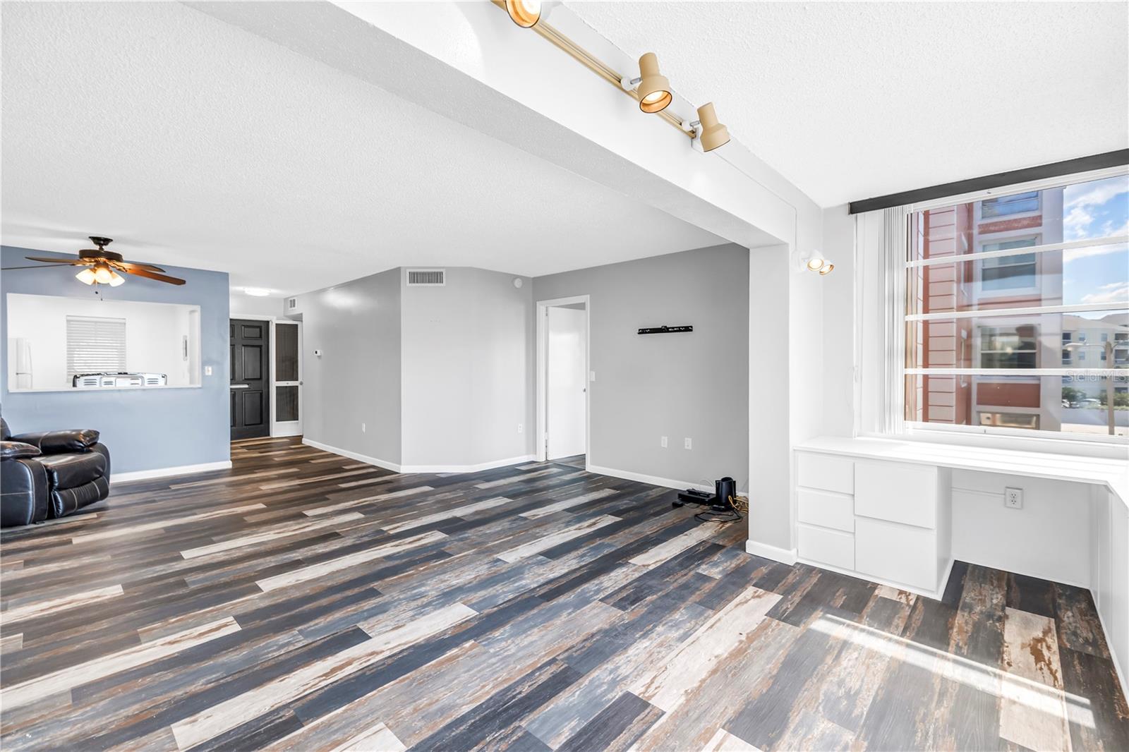 Image 15 of 52 For 6960 20th Avenue N 307