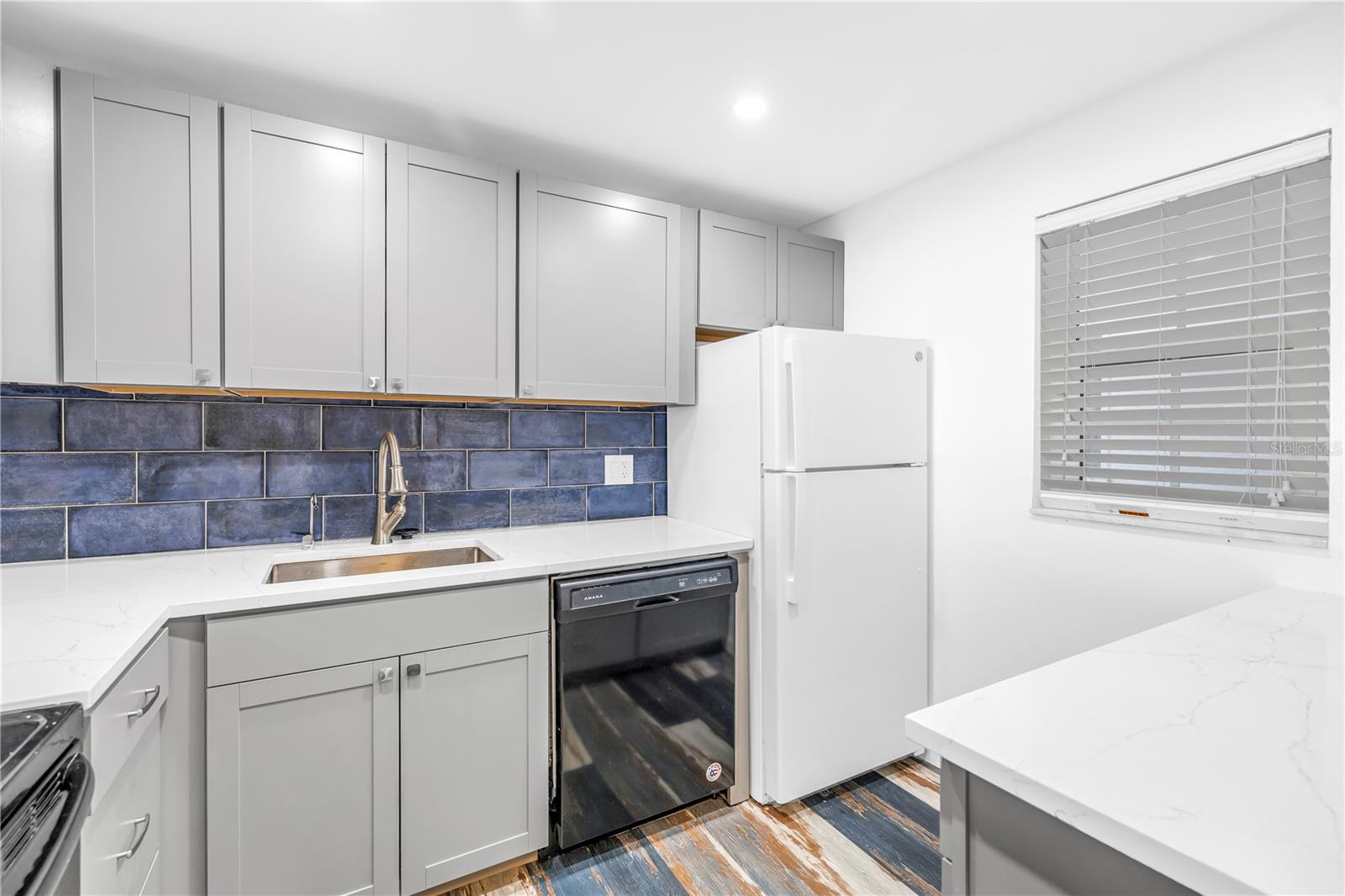 Image 5 of 52 For 6960 20th Avenue N 307