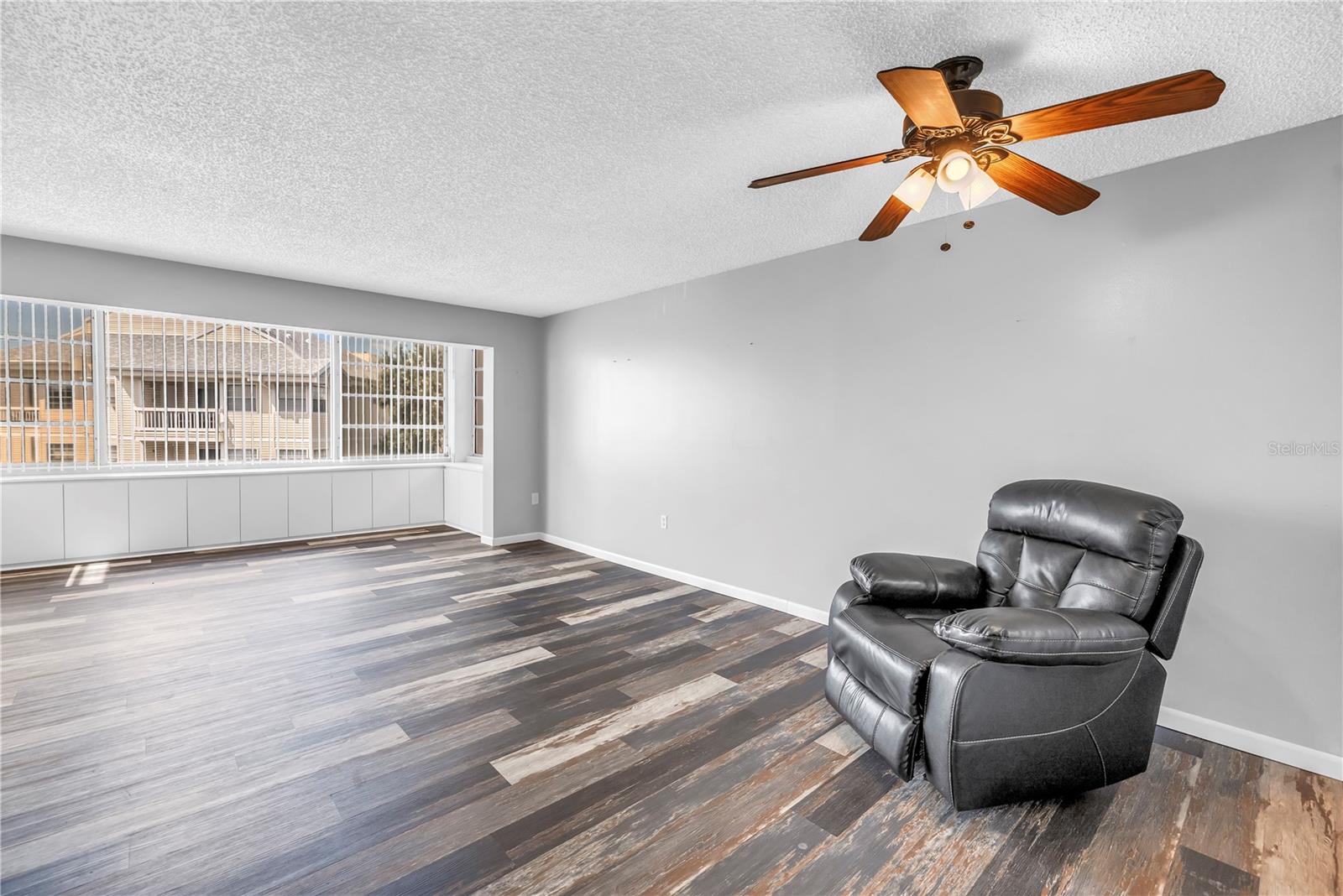 Image 8 of 52 For 6960 20th Avenue N 307