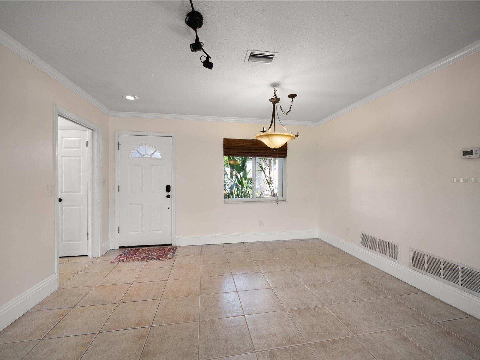 Image 8 of 40 For 6563 Grand Bahama Drive