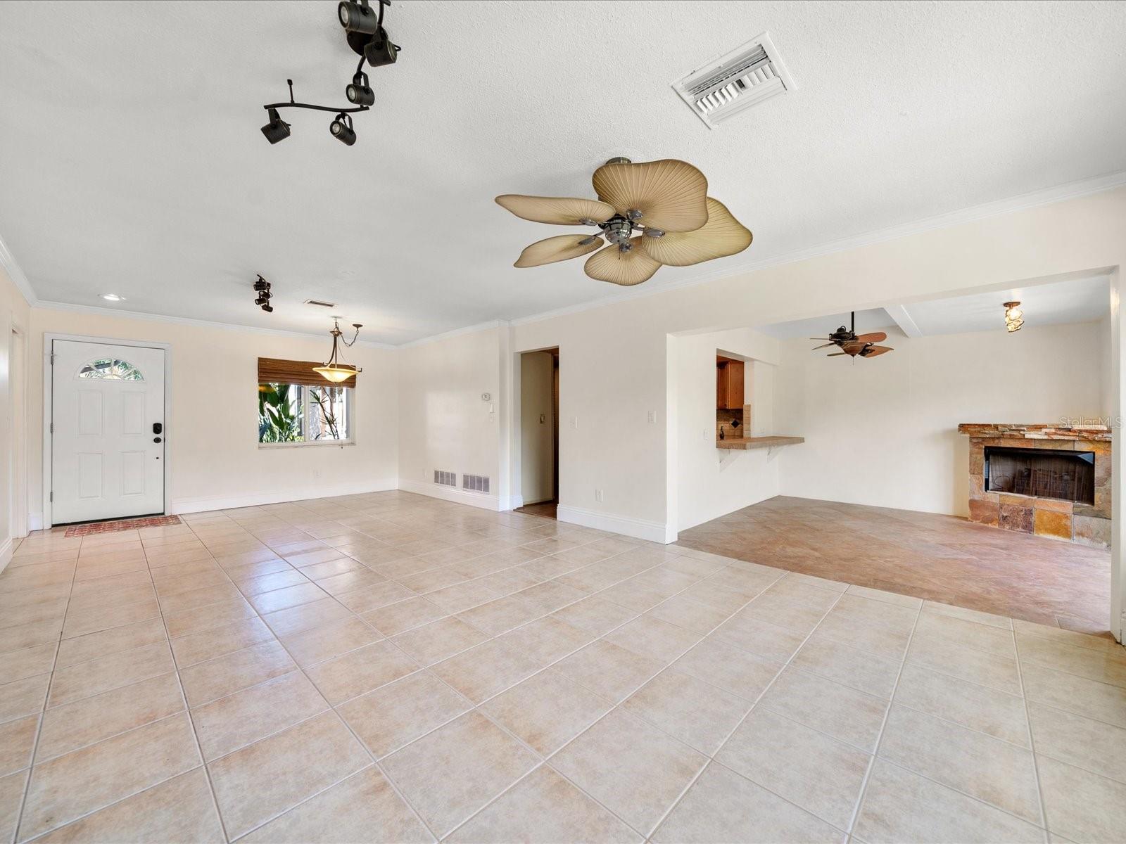 Image 9 of 40 For 6563 Grand Bahama Drive