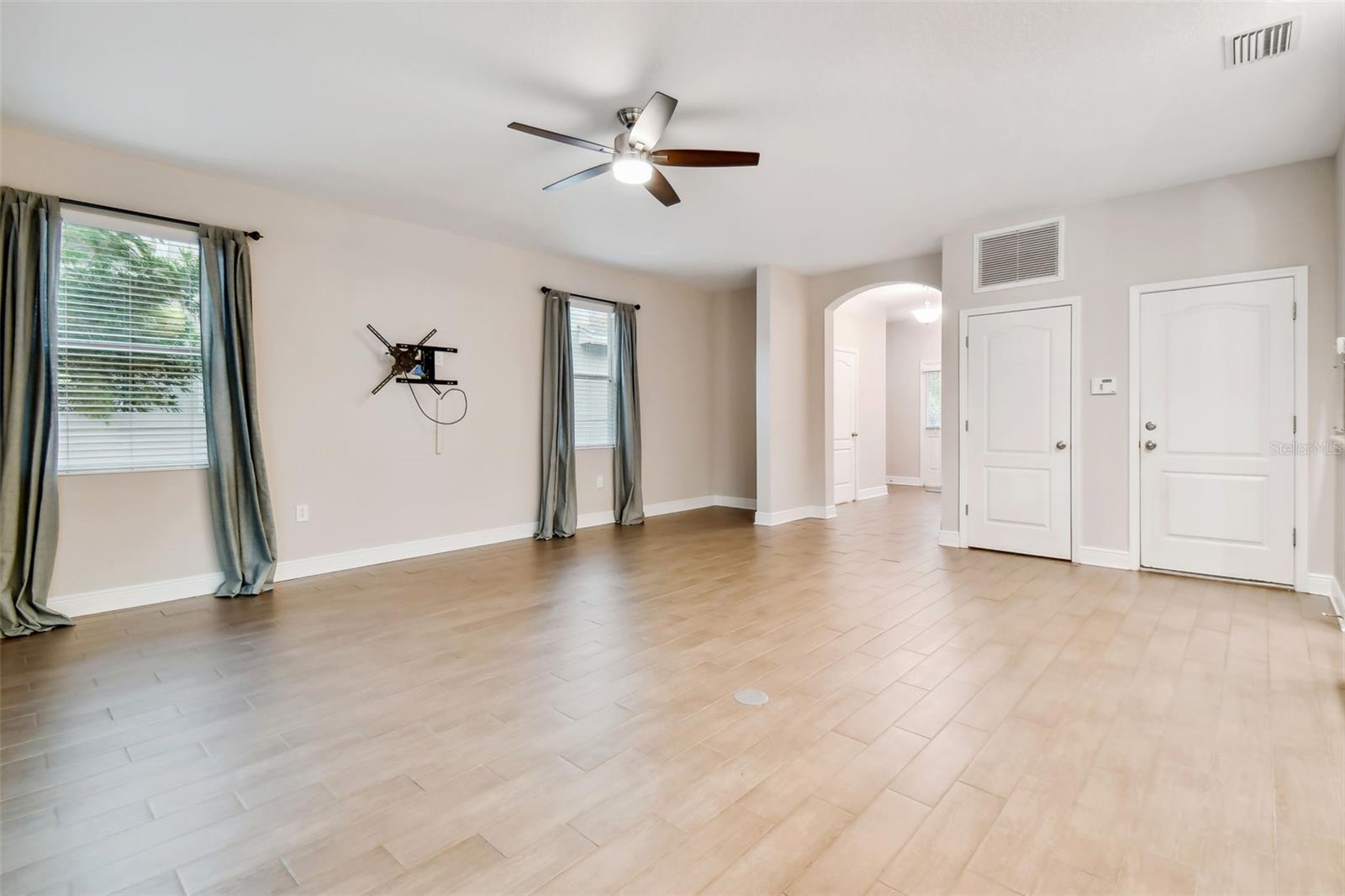 Image 5 of 18 For 3407 Bay Avenue