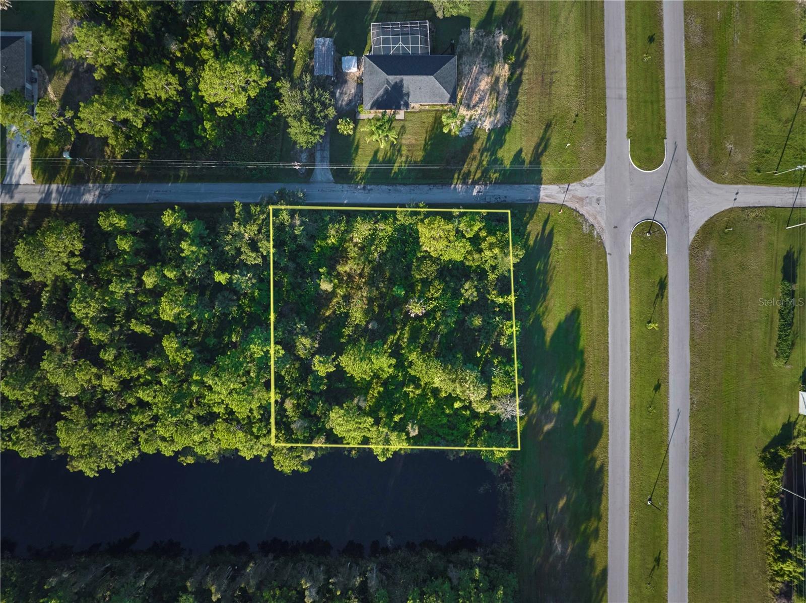 Image 3 of 9 For 2 Amaryllis Drive