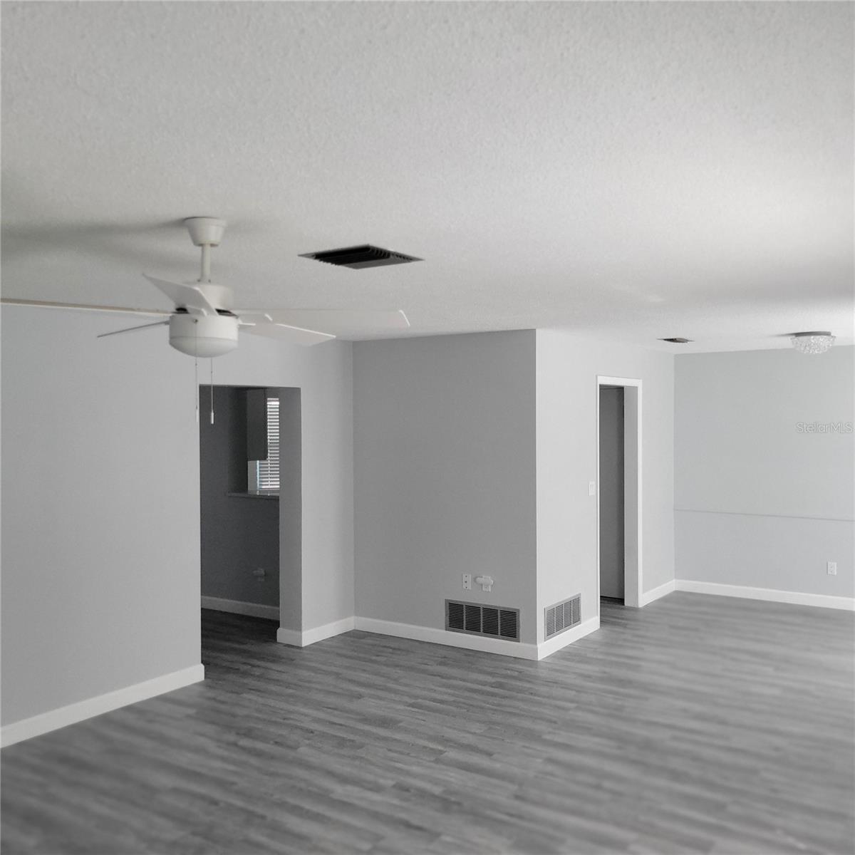 Image 12 of 65 For 11596 Oval Drive E