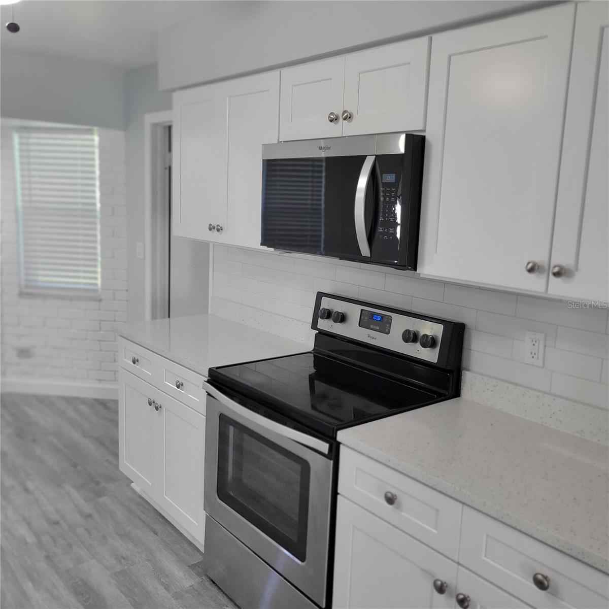 Image 14 of 65 For 11596 Oval Drive E