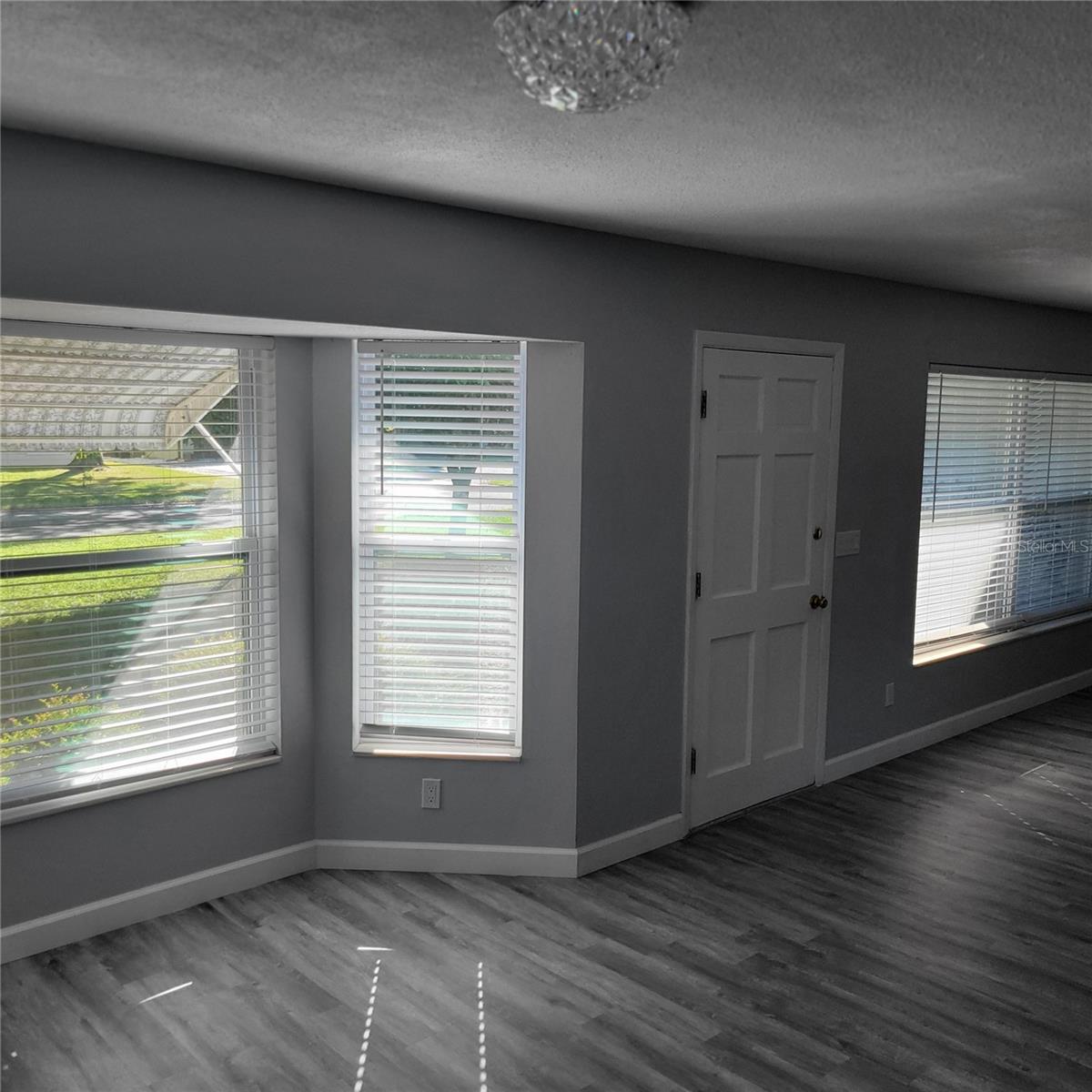 Image 25 of 65 For 11596 Oval Drive E