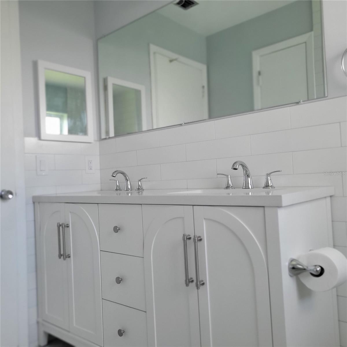 Image 29 of 65 For 11596 Oval Drive E