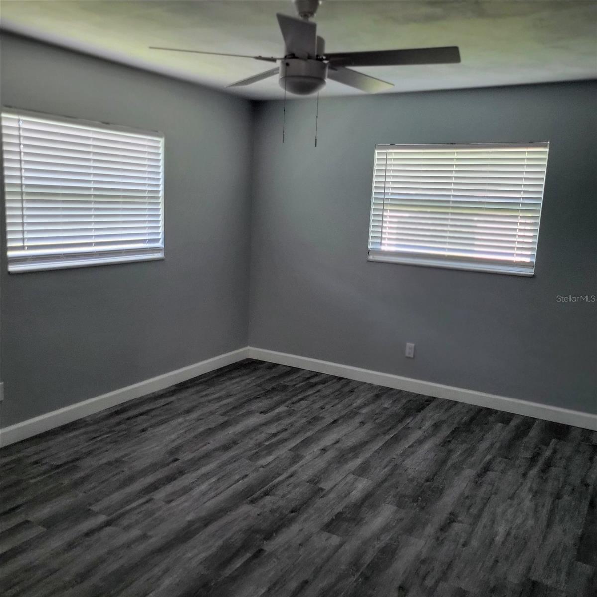 Image 33 of 65 For 11596 Oval Drive E