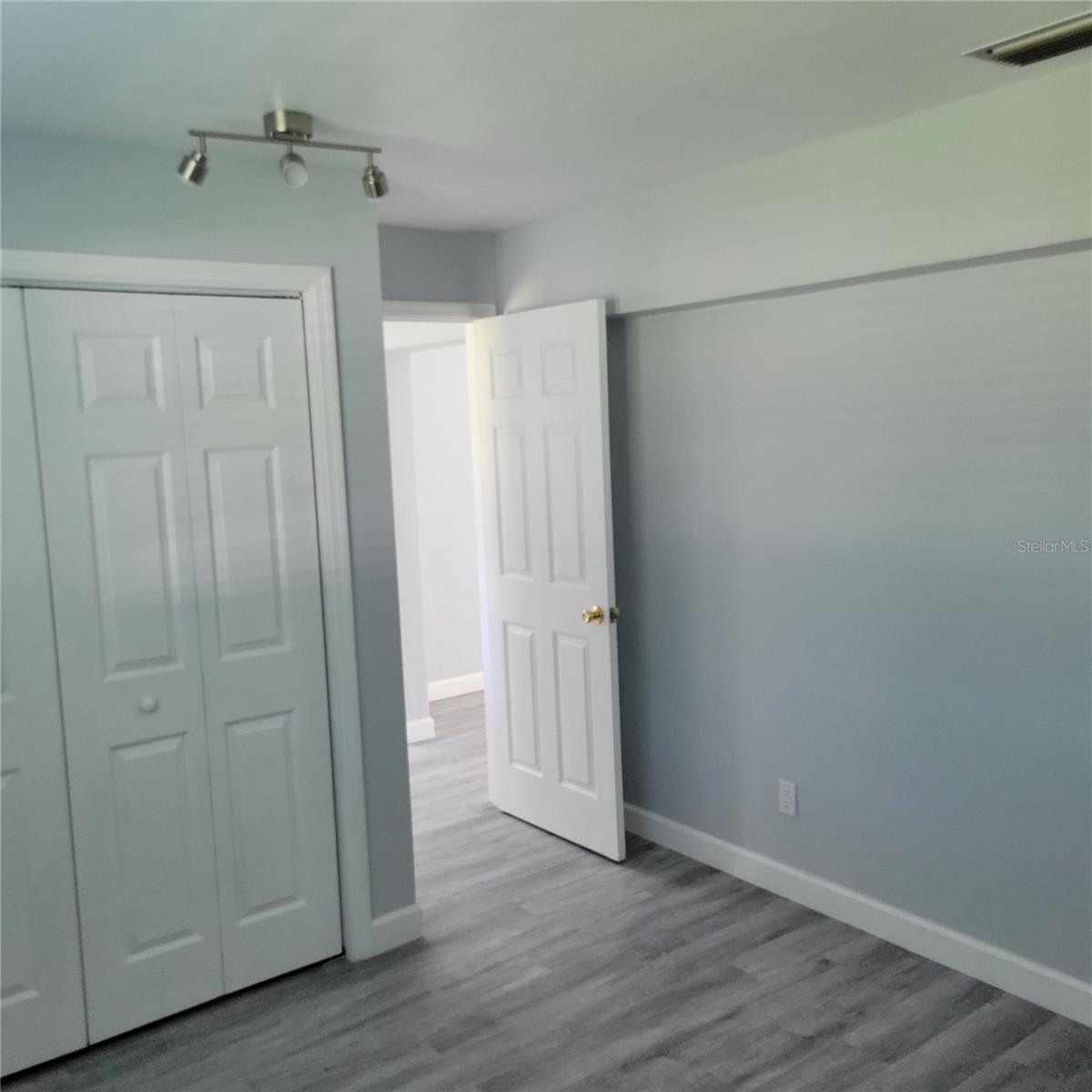 Image 36 of 65 For 11596 Oval Drive E