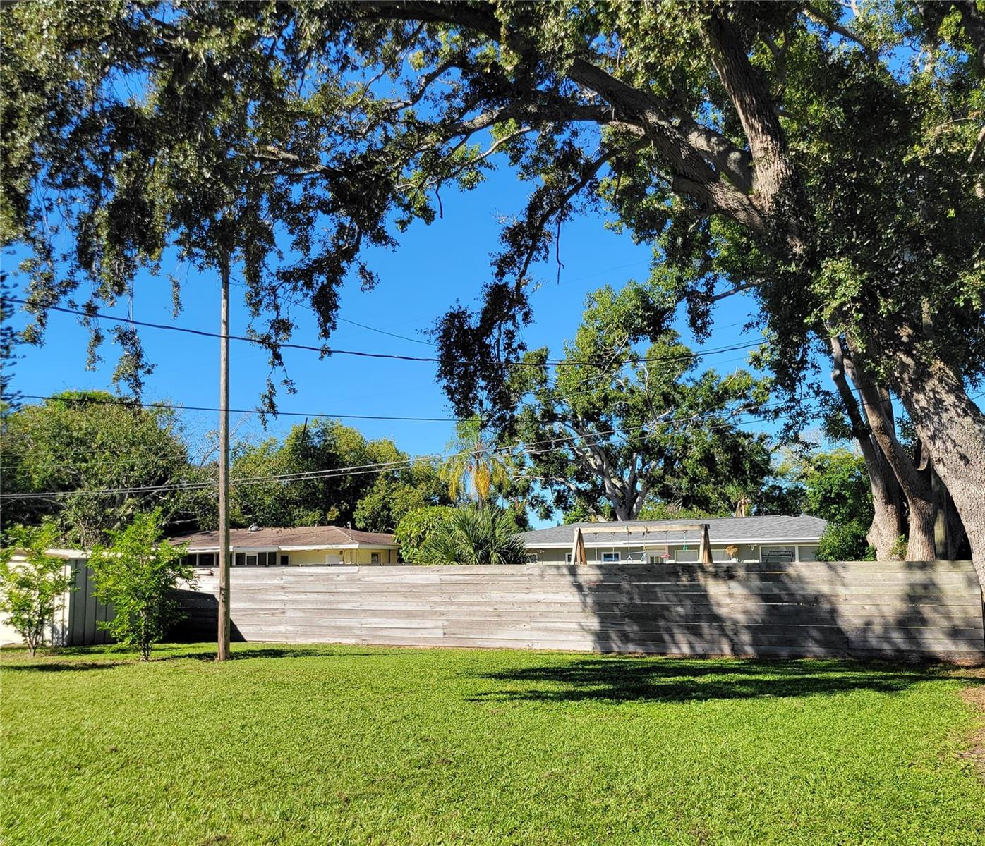 Image 47 of 65 For 11596 Oval Drive E