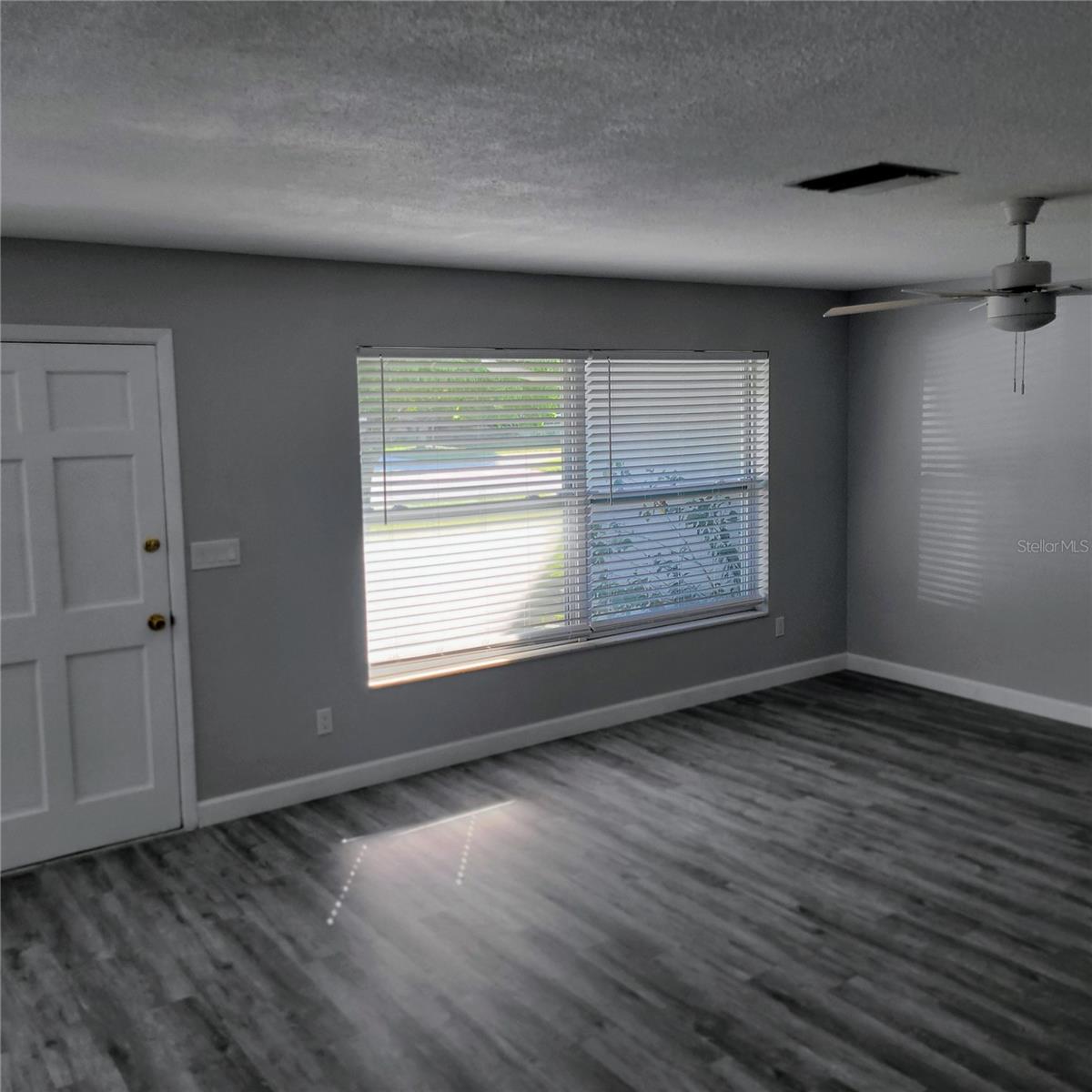 Image 7 of 65 For 11596 Oval Drive E