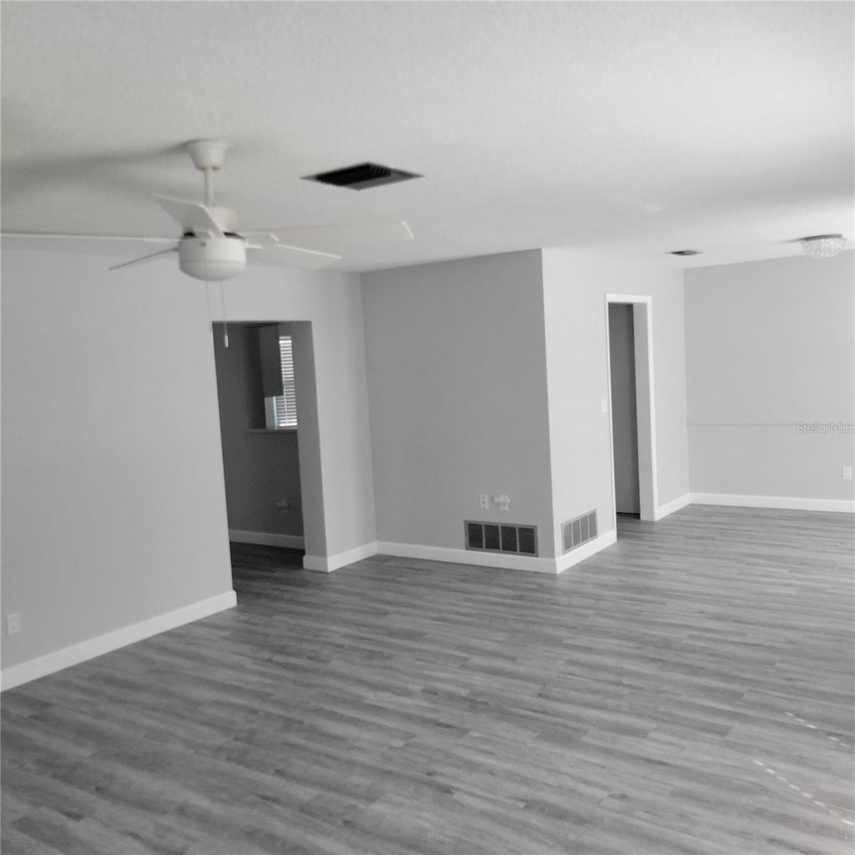 Image 8 of 65 For 11596 Oval Drive E