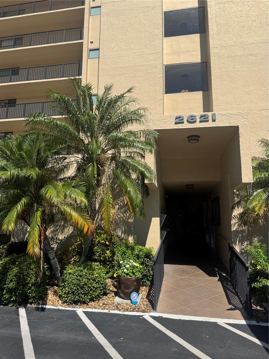 Listing photo id 0 for 2621 Cove Cay Drive 105