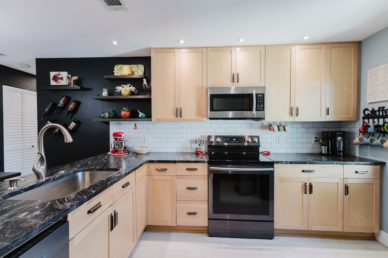 Listing photo id 2 for 3001 58th Avenue S 108