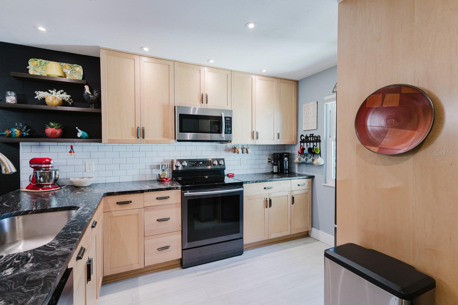 Listing photo id 3 for 3001 58th Avenue S 108