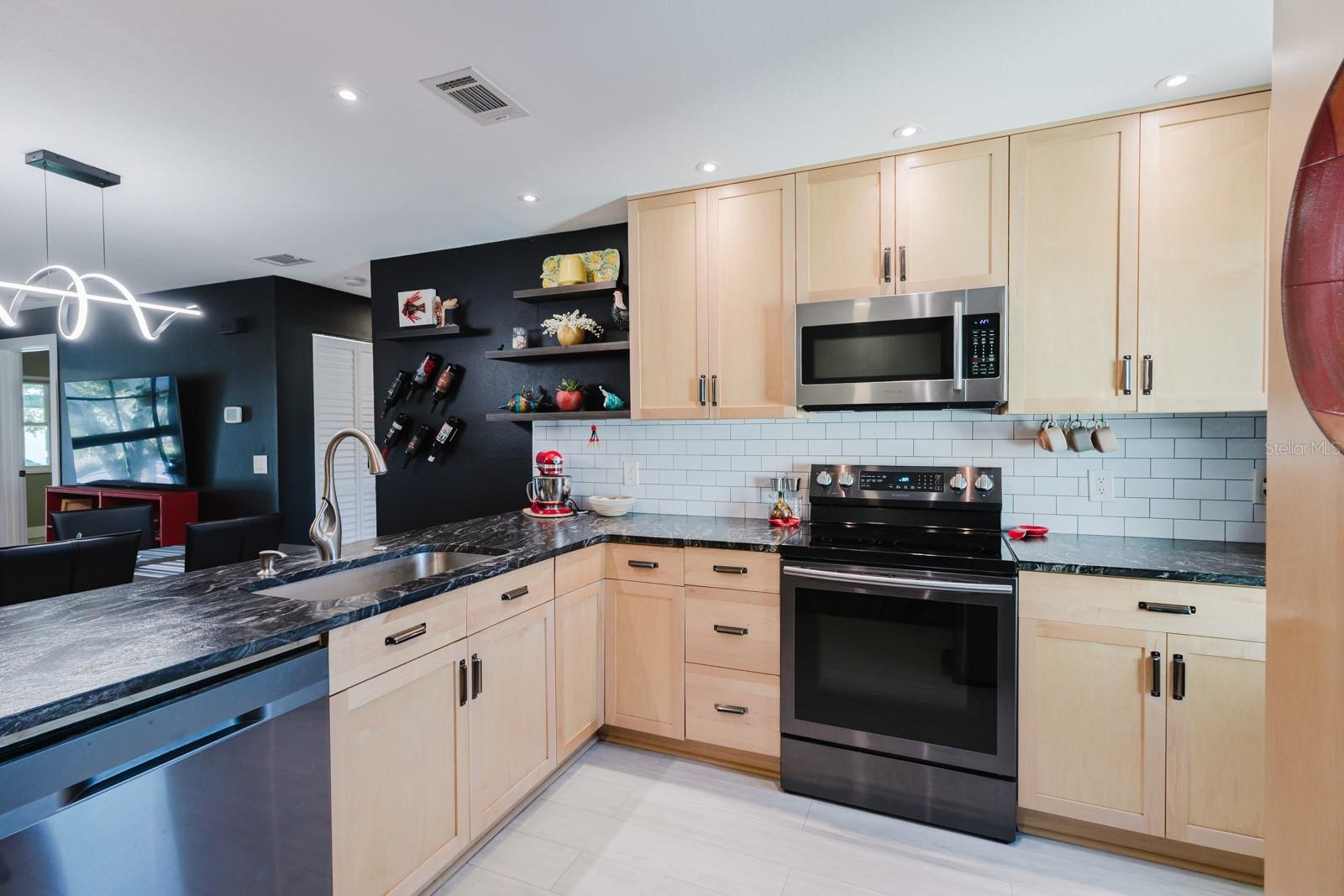 Listing photo id 4 for 3001 58th Avenue S 108