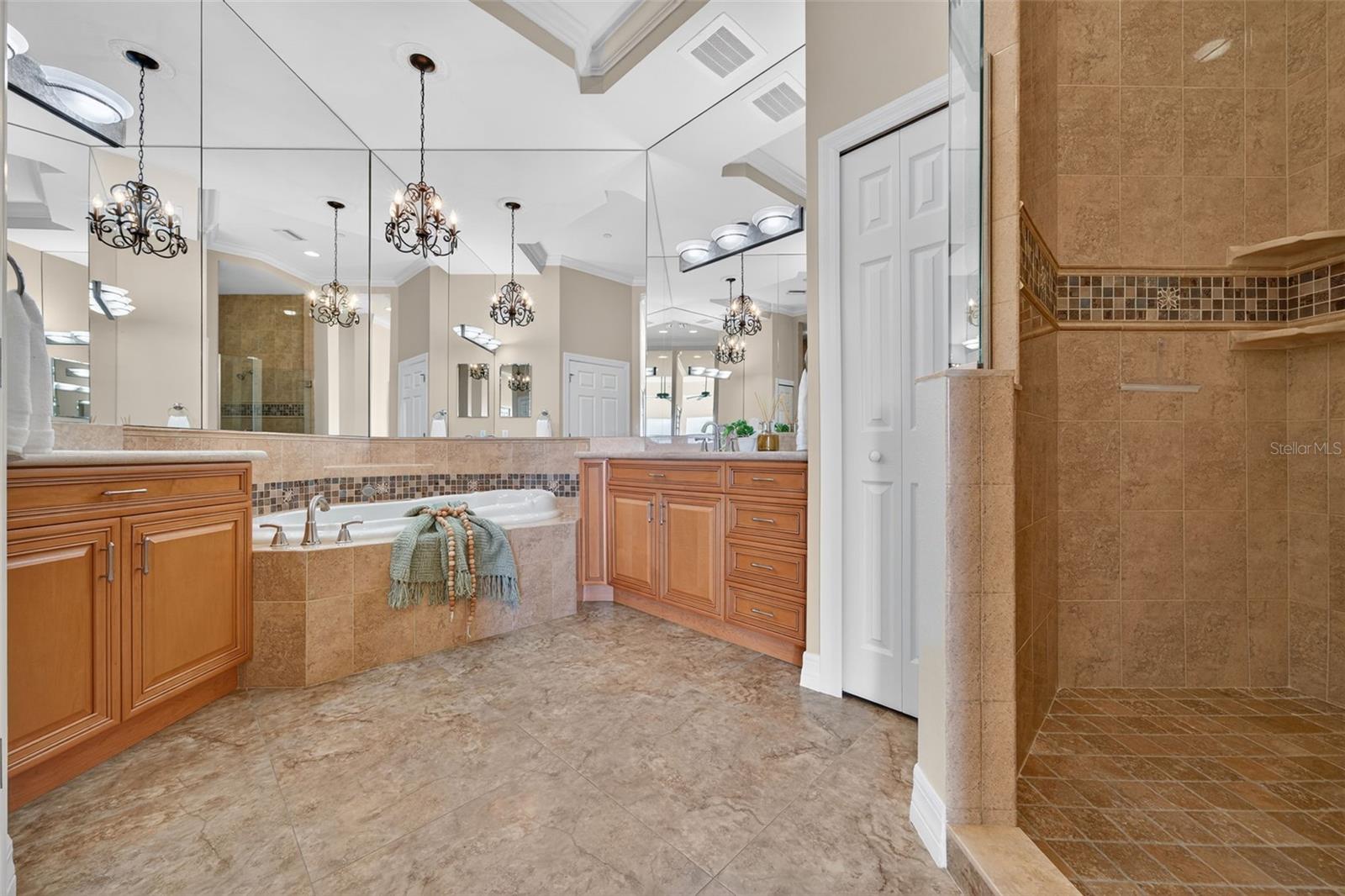 Image 44 of 96 For 5531 Cannes Circle 801