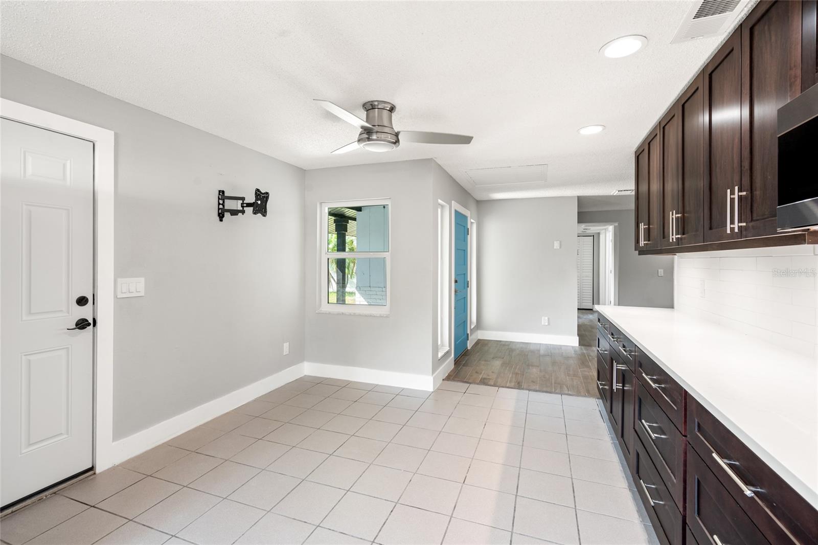 Image 6 of 31 For 6070 Denver Street Ne