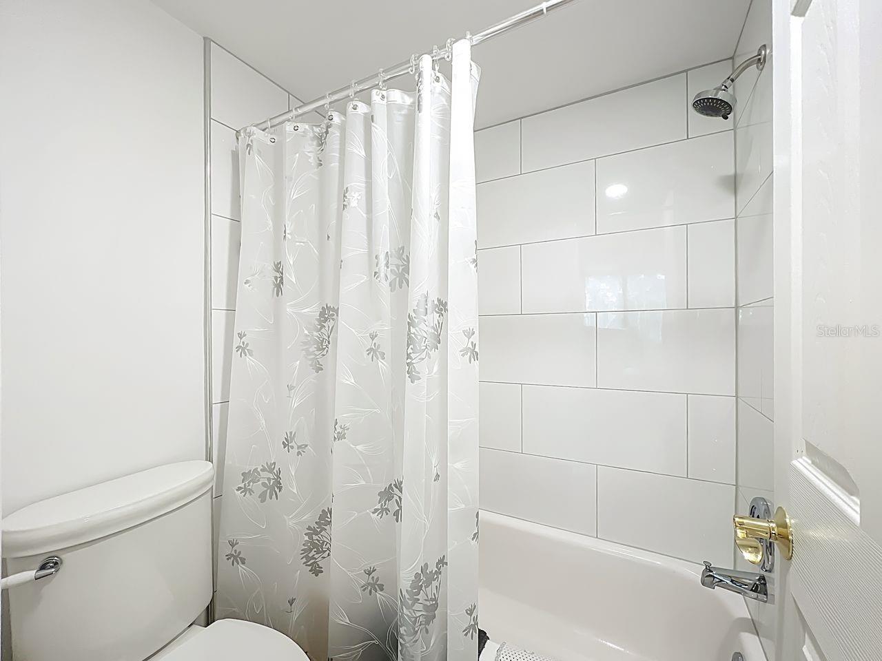 Image 11 of 39 For 612 Bird Bay Drive S 114
