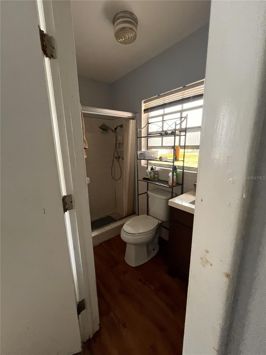 Listing photo id 8 for 705 Westwood Drive