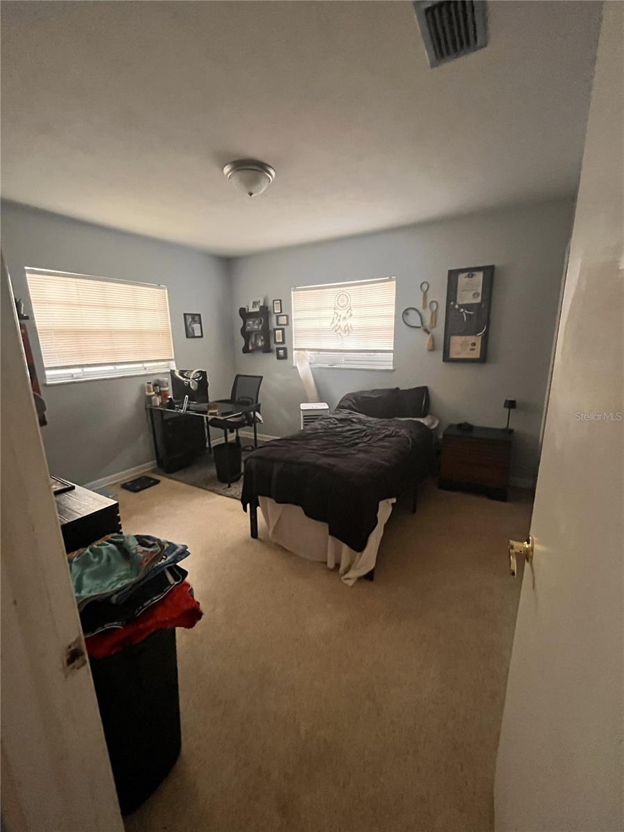 Listing photo id 10 for 705 Westwood Drive