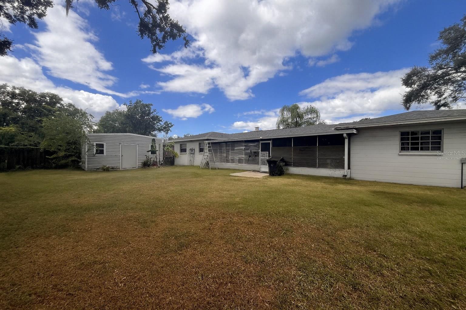 Listing photo id 17 for 705 Westwood Drive