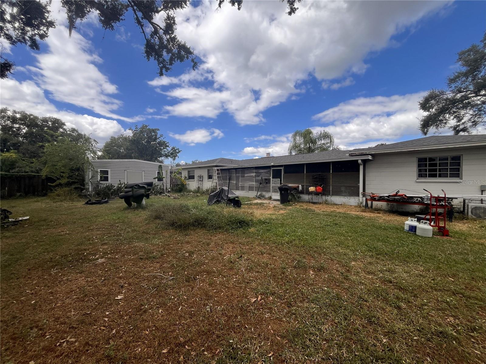 Listing photo id 18 for 705 Westwood Drive