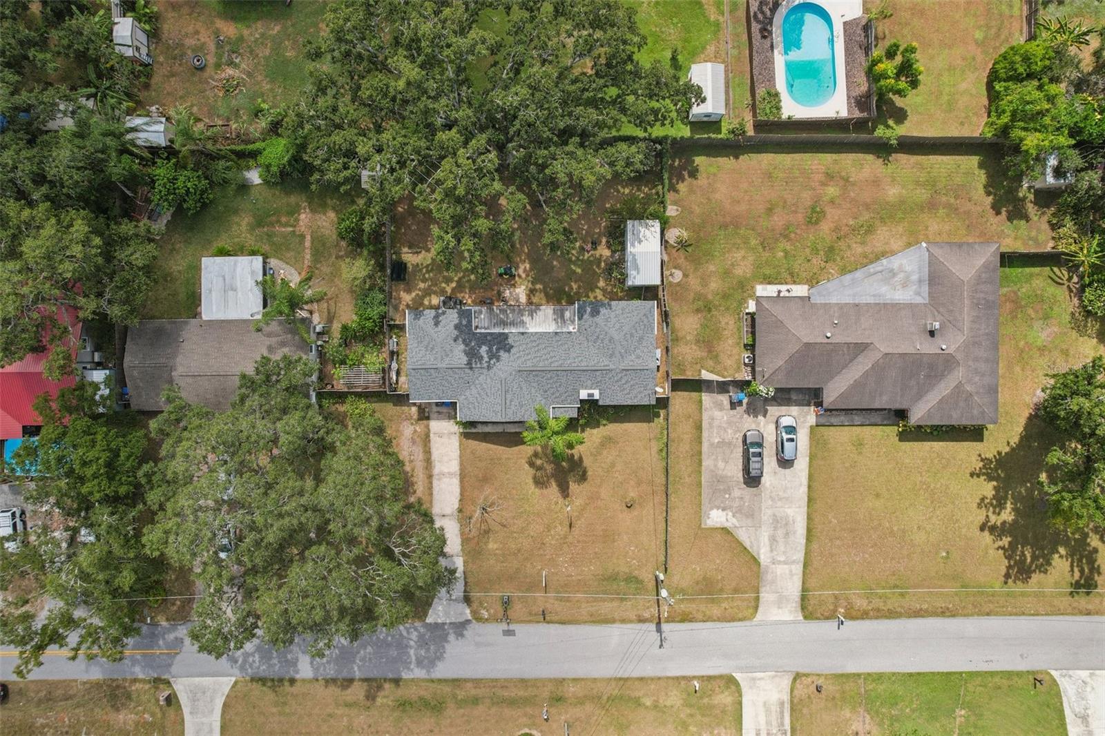 Listing photo id 19 for 705 Westwood Drive