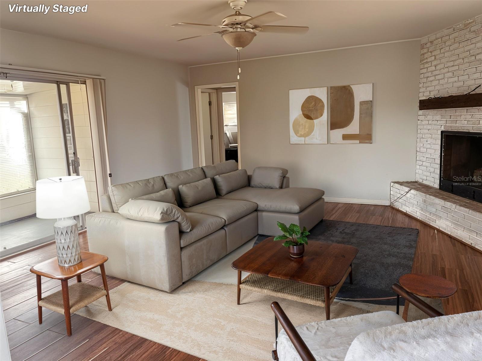 Listing photo id 2 for 705 Westwood Drive