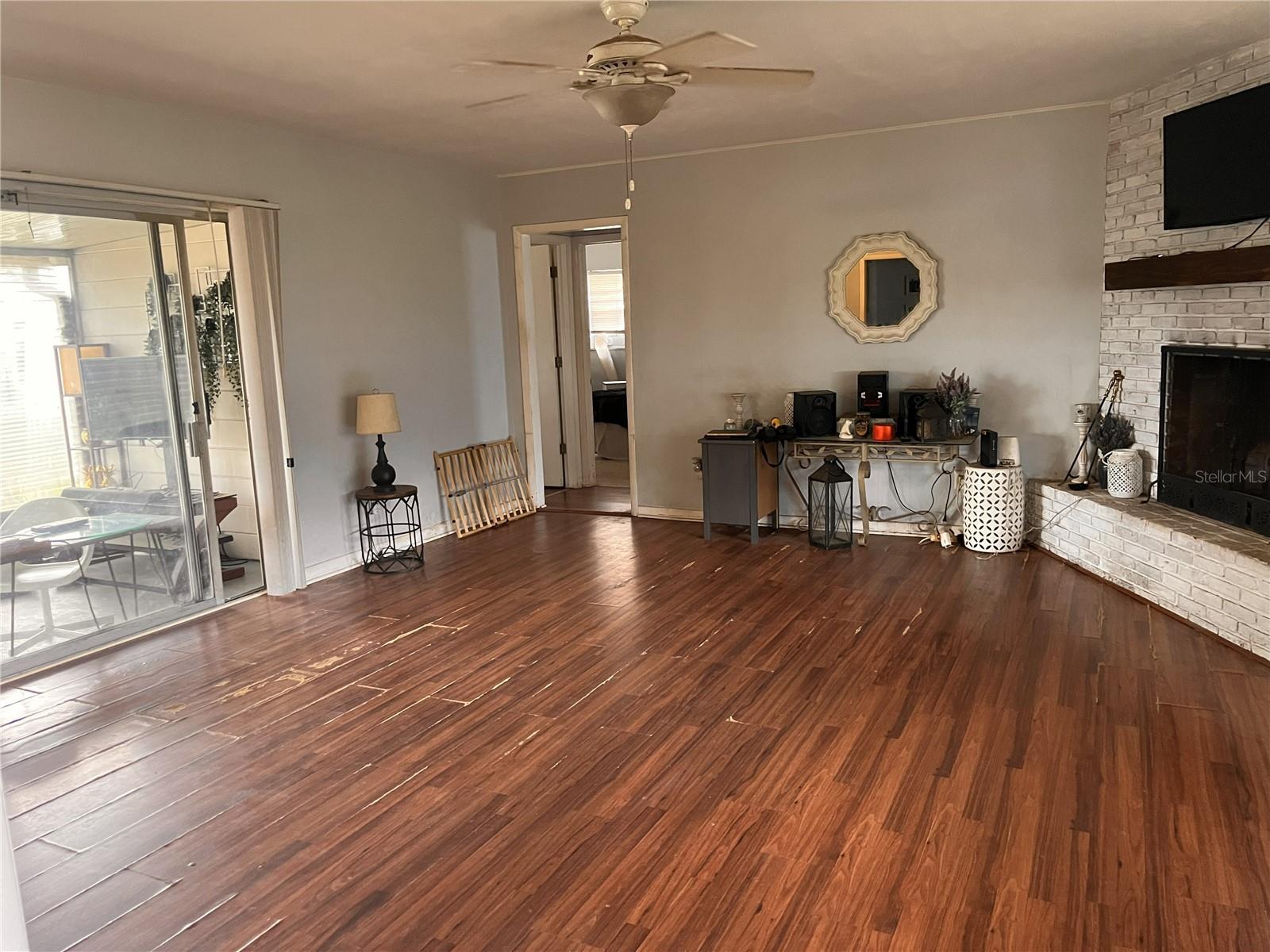 Listing photo id 3 for 705 Westwood Drive