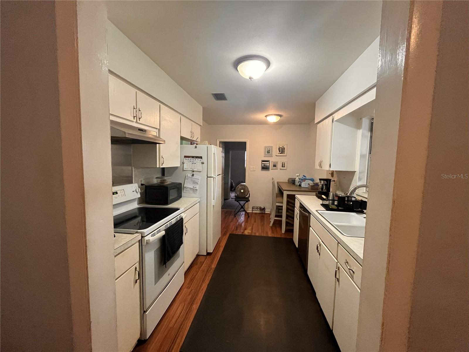Listing photo id 4 for 705 Westwood Drive