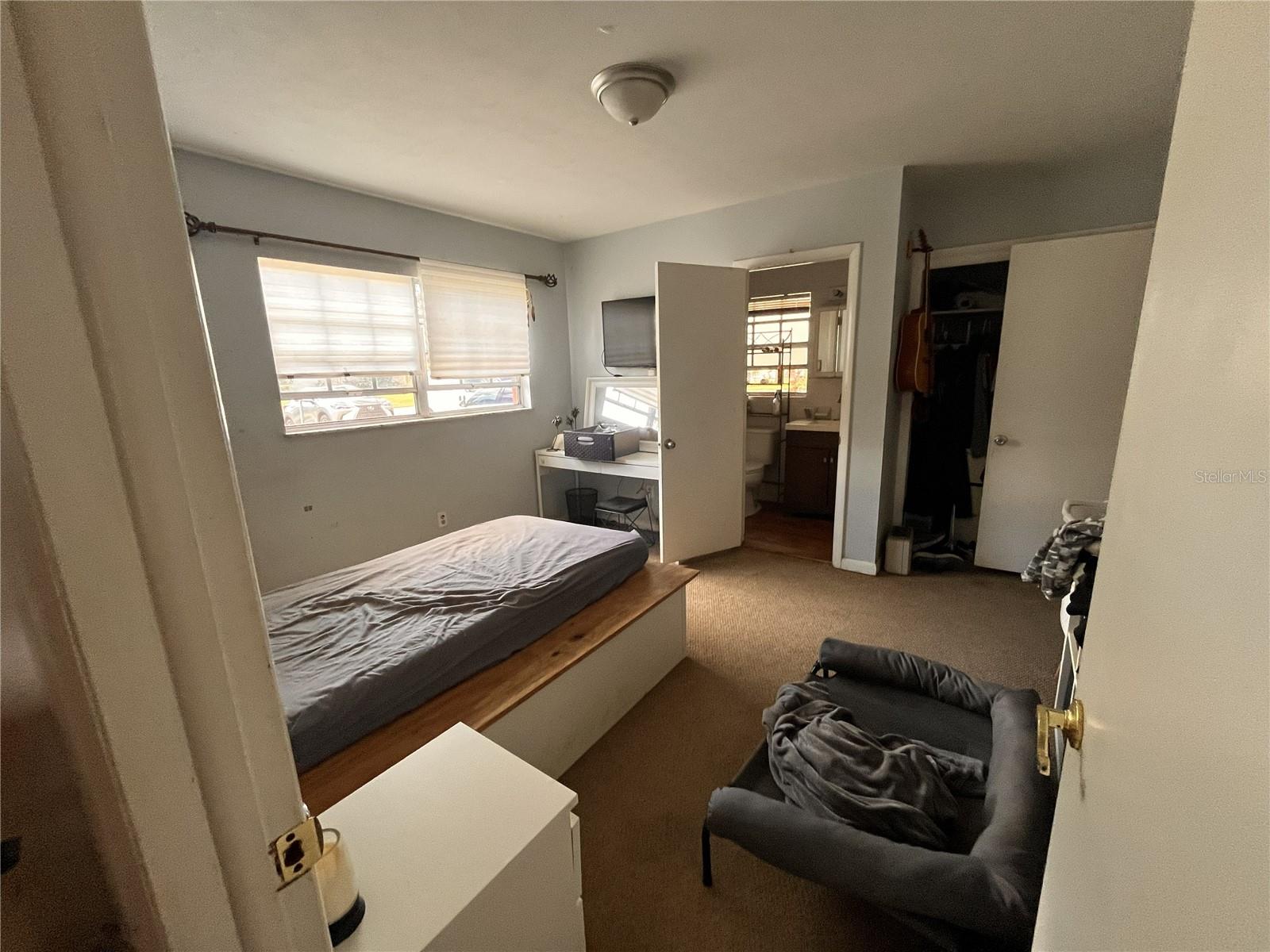 Listing photo id 7 for 705 Westwood Drive
