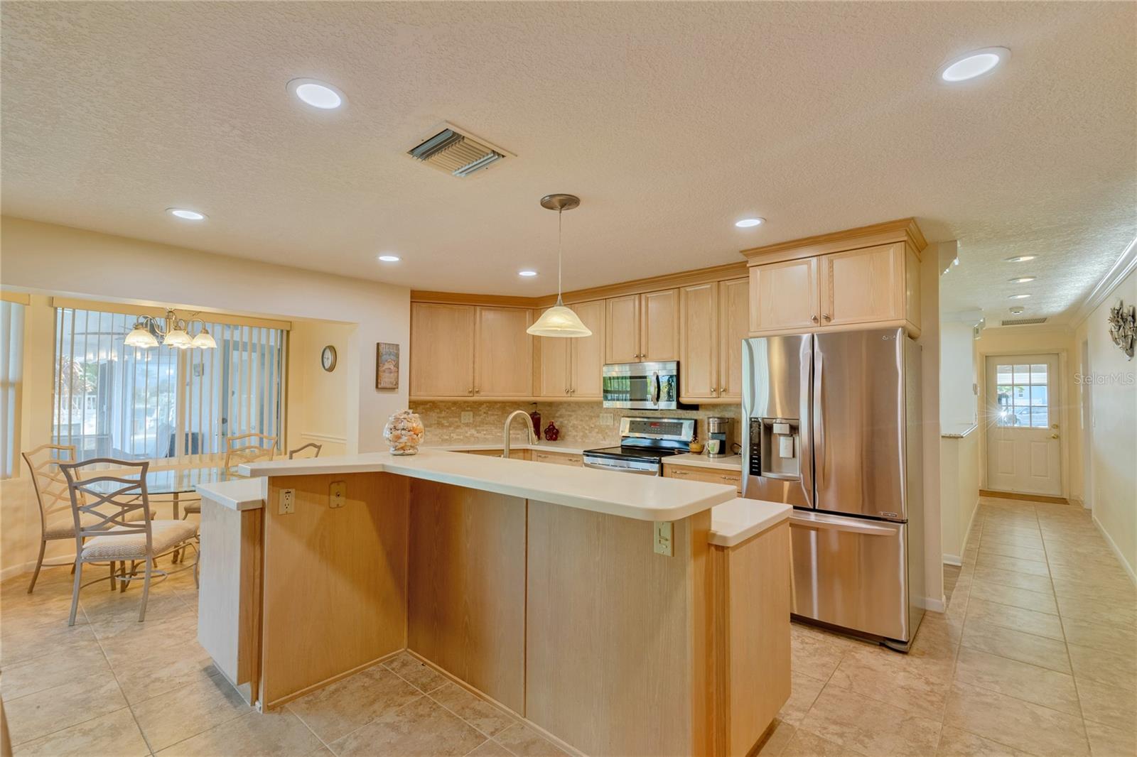 Listing photo id 14 for 411 Belle Isle Avenue