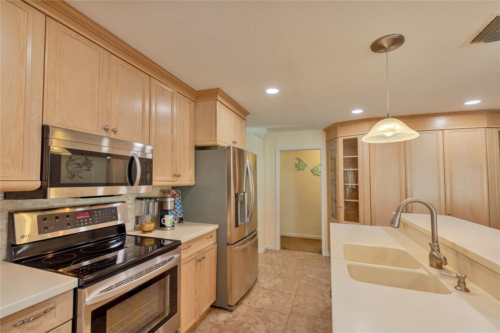 Listing photo id 17 for 411 Belle Isle Avenue