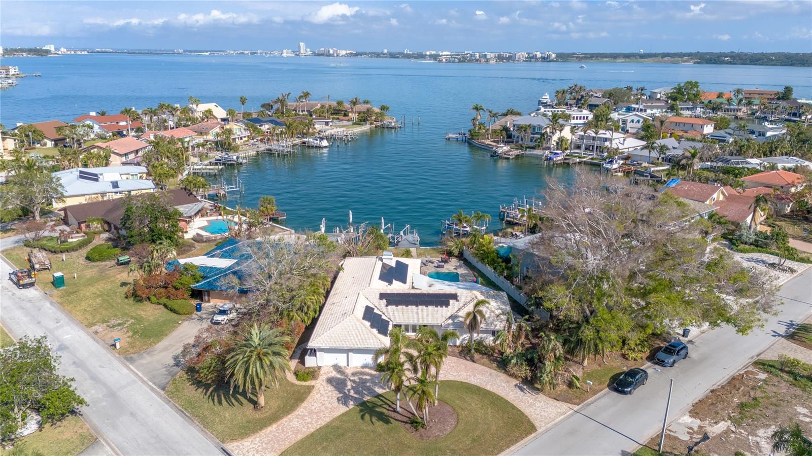 Listing photo id 0 for 411 Belle Isle Avenue