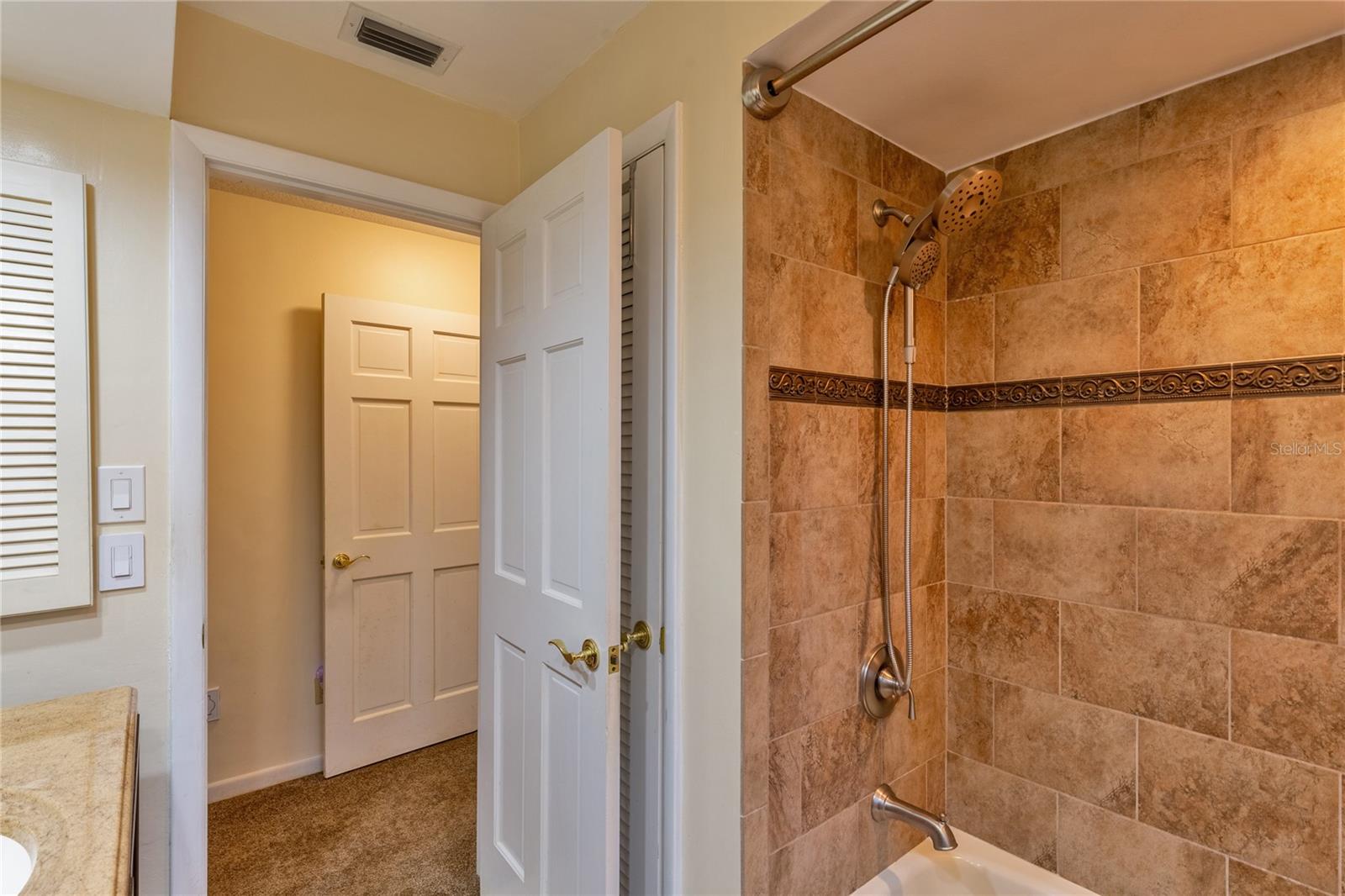 Listing photo id 34 for 411 Belle Isle Avenue