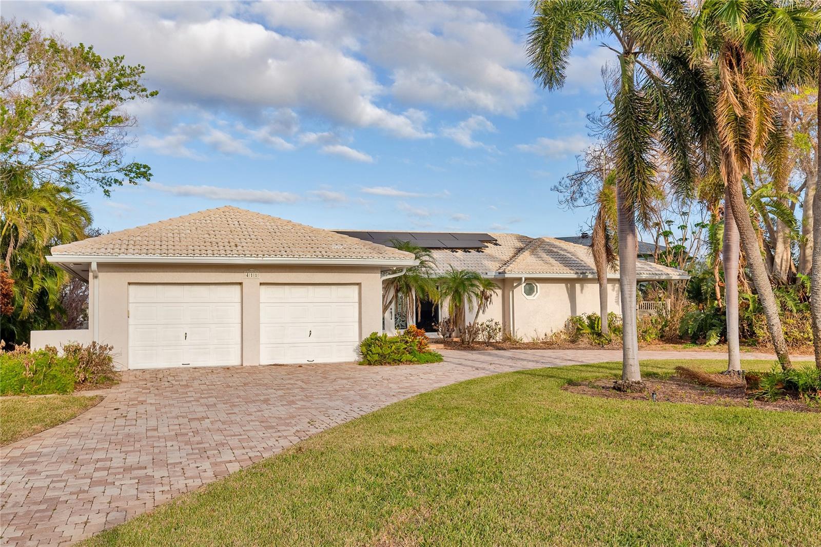 Listing photo id 2 for 411 Belle Isle Avenue