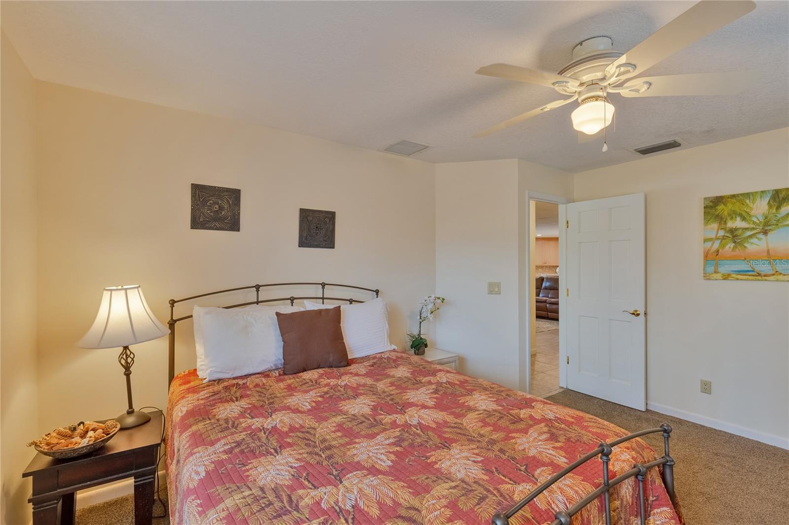 Listing photo id 40 for 411 Belle Isle Avenue