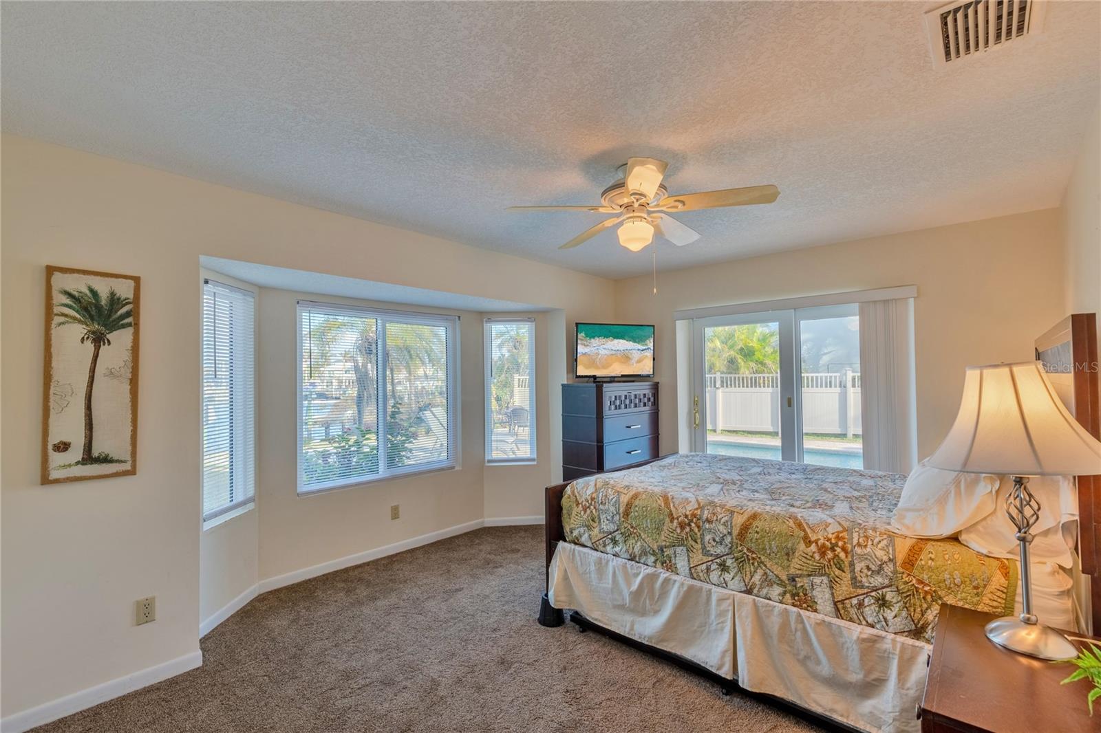 Listing photo id 41 for 411 Belle Isle Avenue