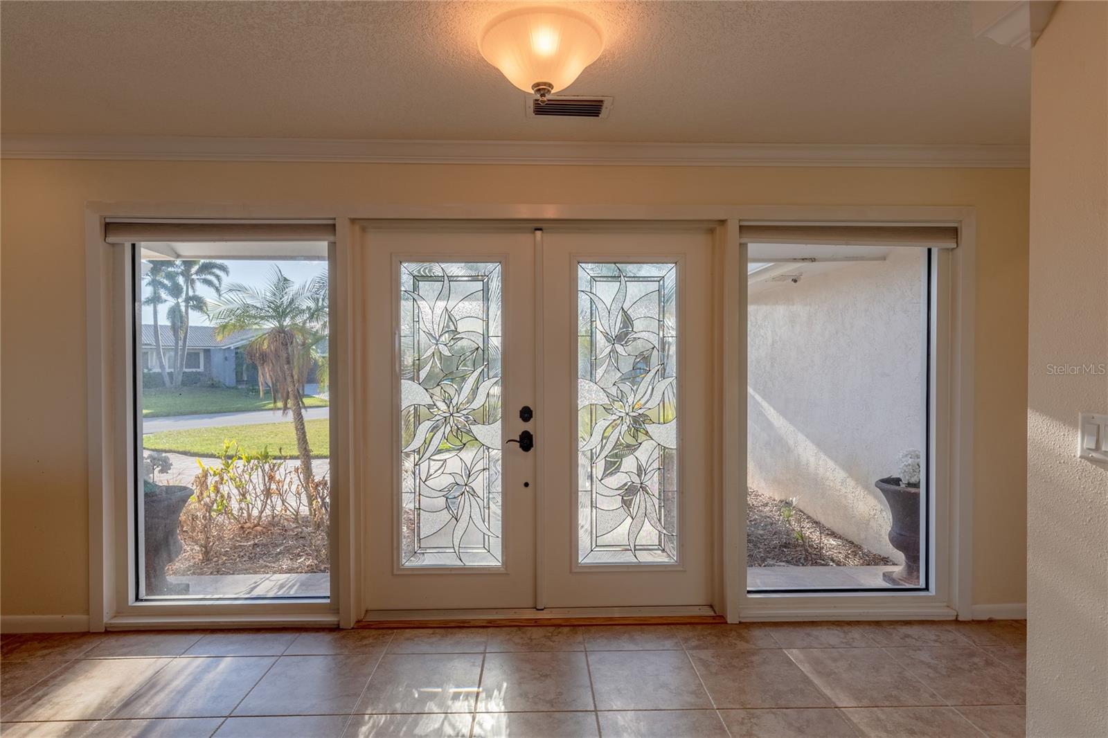 Listing photo id 3 for 411 Belle Isle Avenue