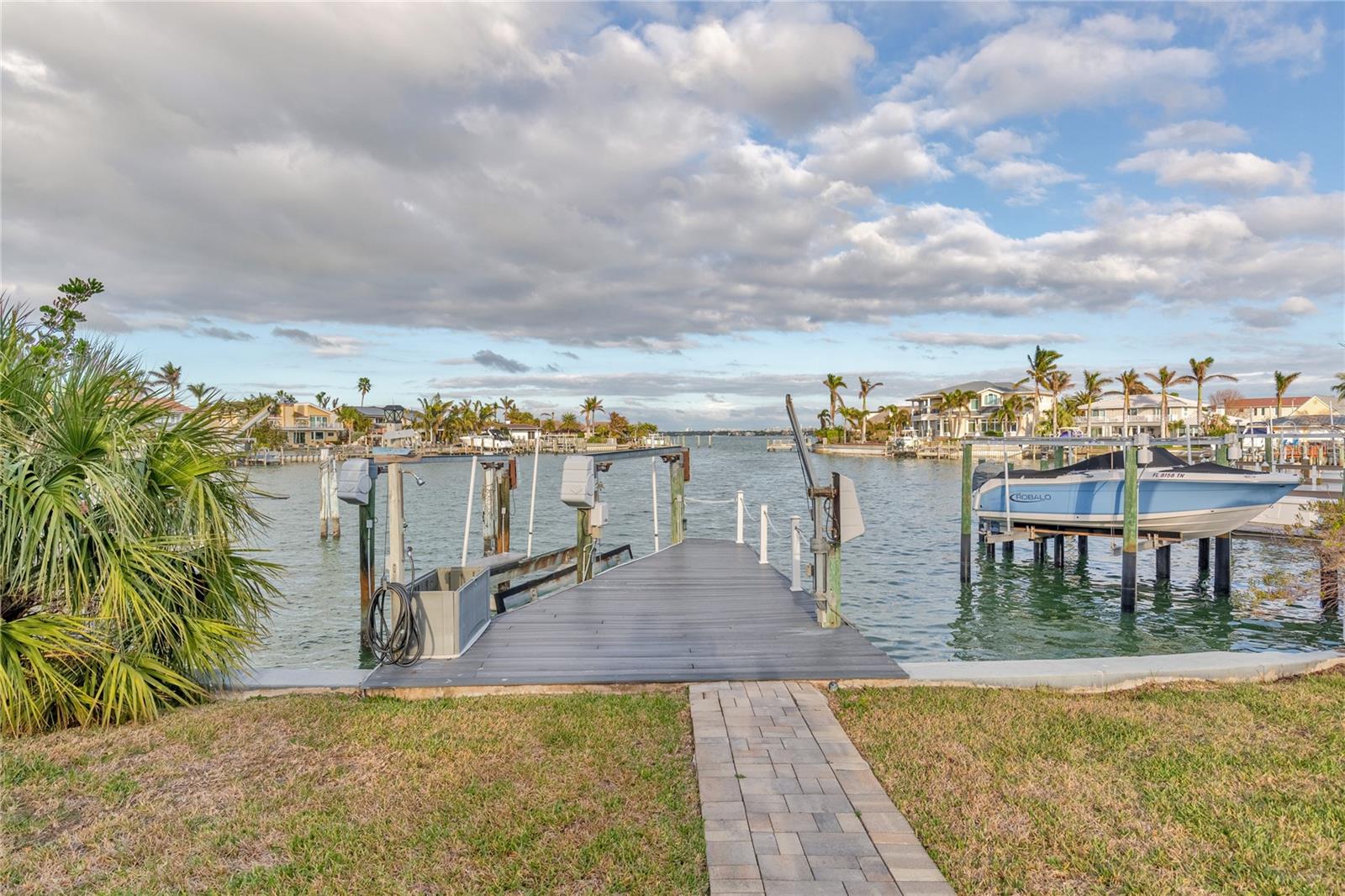 Listing photo id 48 for 411 Belle Isle Avenue